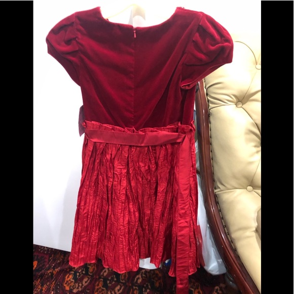 👧🏼NWT! Girls Red Velvet/Satin Dress Size 9-10 - Picture 3 of 3